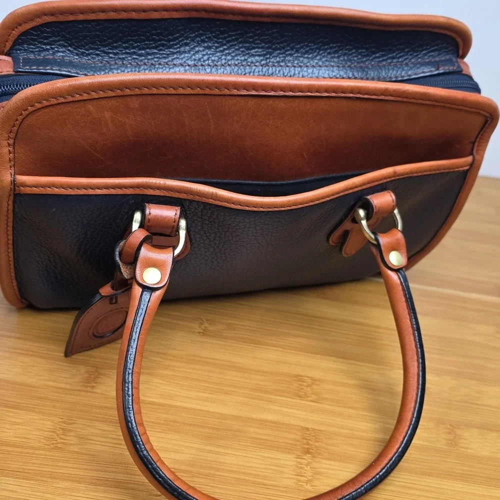 Vintage Liz Claiborne Leather Co. Black & Tan Hand Bag & strap
